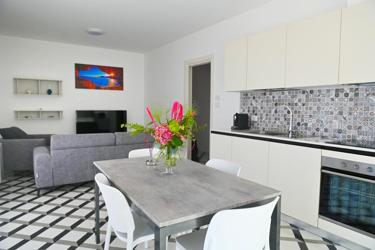 Perle Marine Suite Apartments Castro  Exterior foto